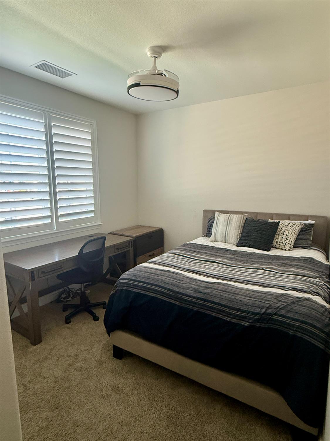 182 N Almond Ave, Kerman, CA 93630