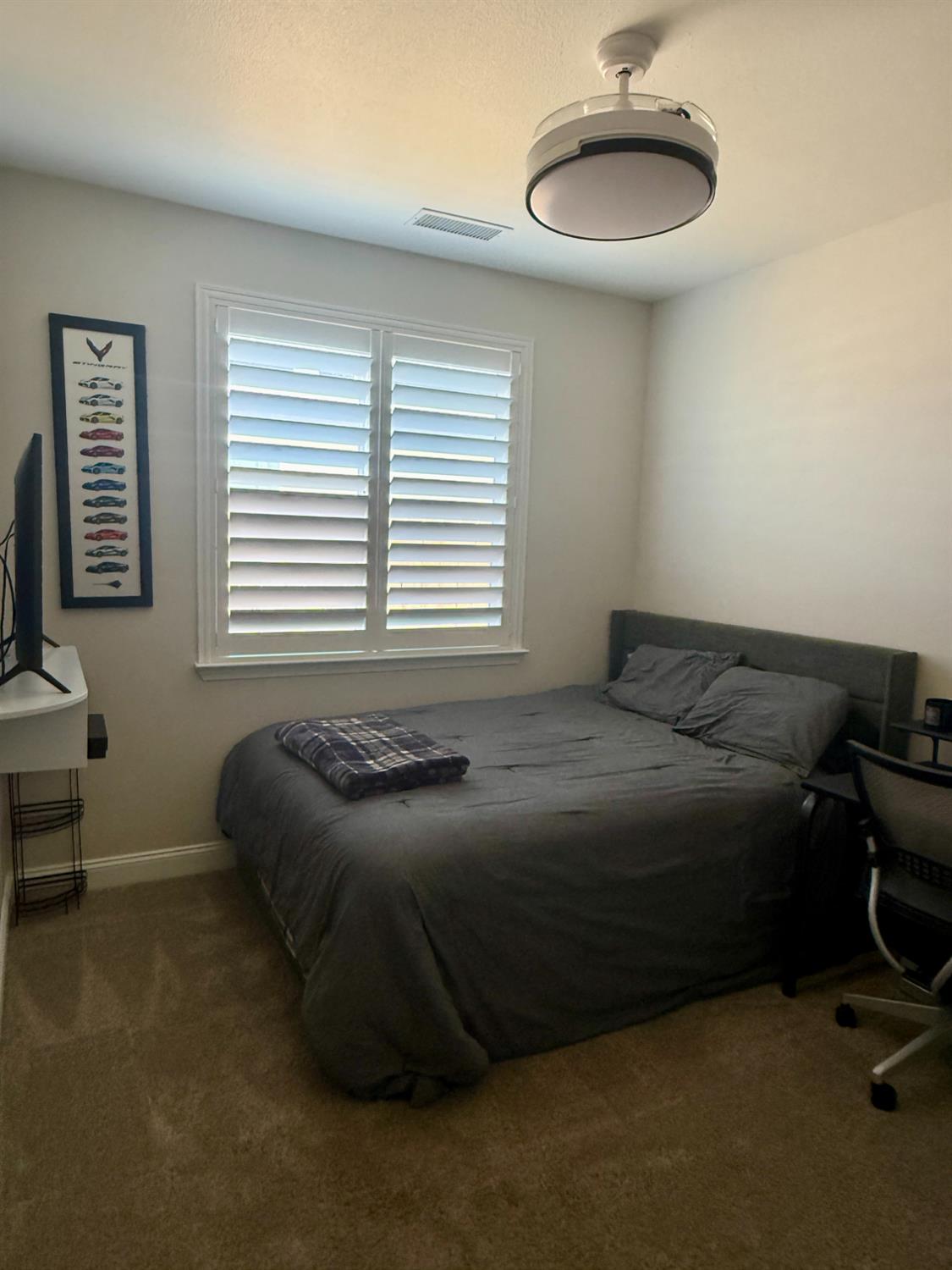 182 N Almond Ave, Kerman, CA 93630