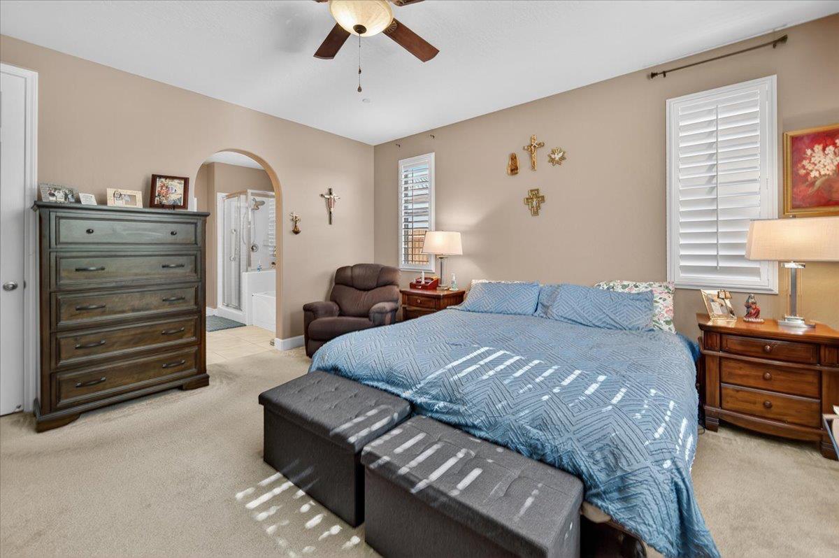 1056 Lindsay Ln, Clovis, CA 93619