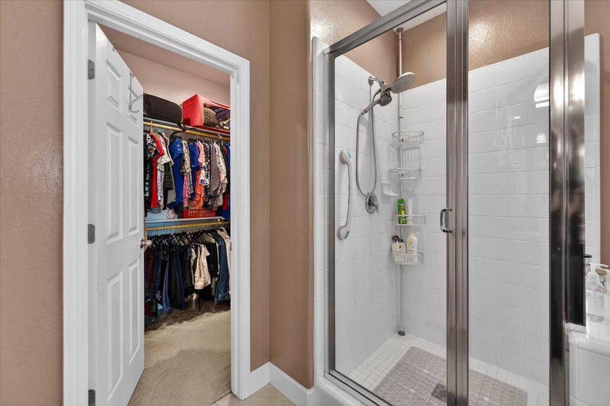 1056 Lindsay Ln, Clovis, CA 93619