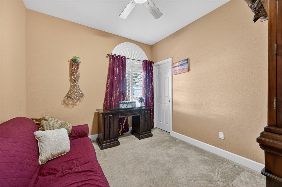 1056 Lindsay Ln, Clovis, CA 93619
