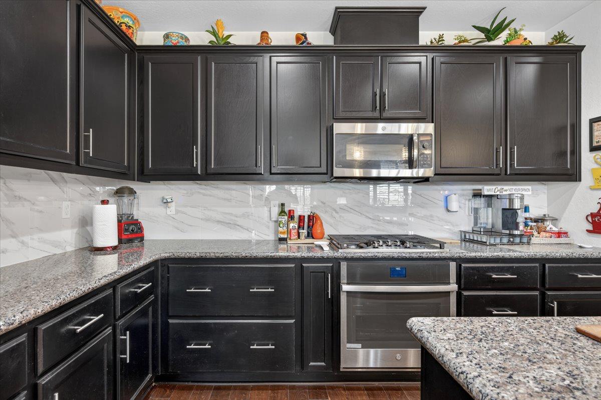 1056 Lindsay Ln, Clovis, CA 93619
