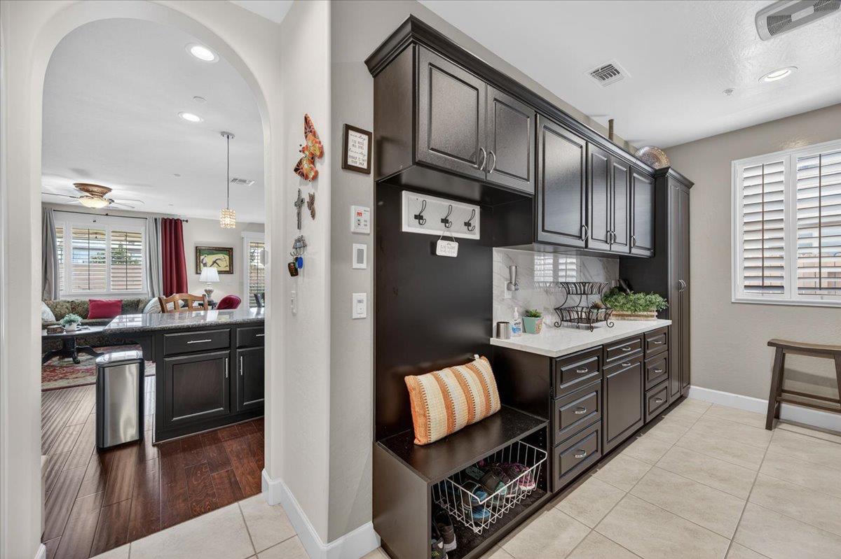 1056 Lindsay Ln, Clovis, CA 93619