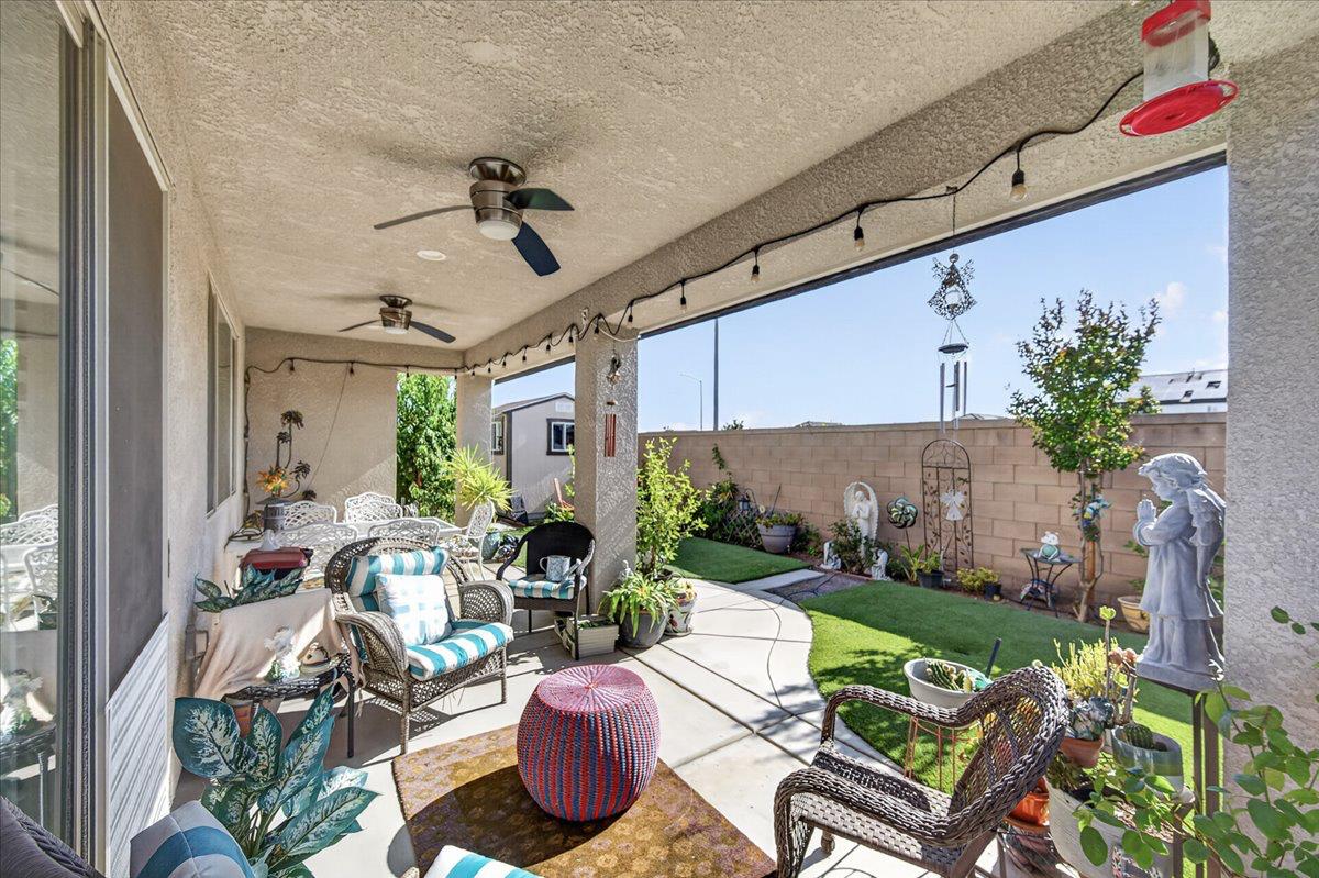 1056 Lindsay Ln, Clovis, CA 93619