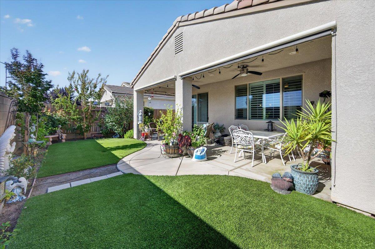 1056 Lindsay Ln, Clovis, CA 93619
