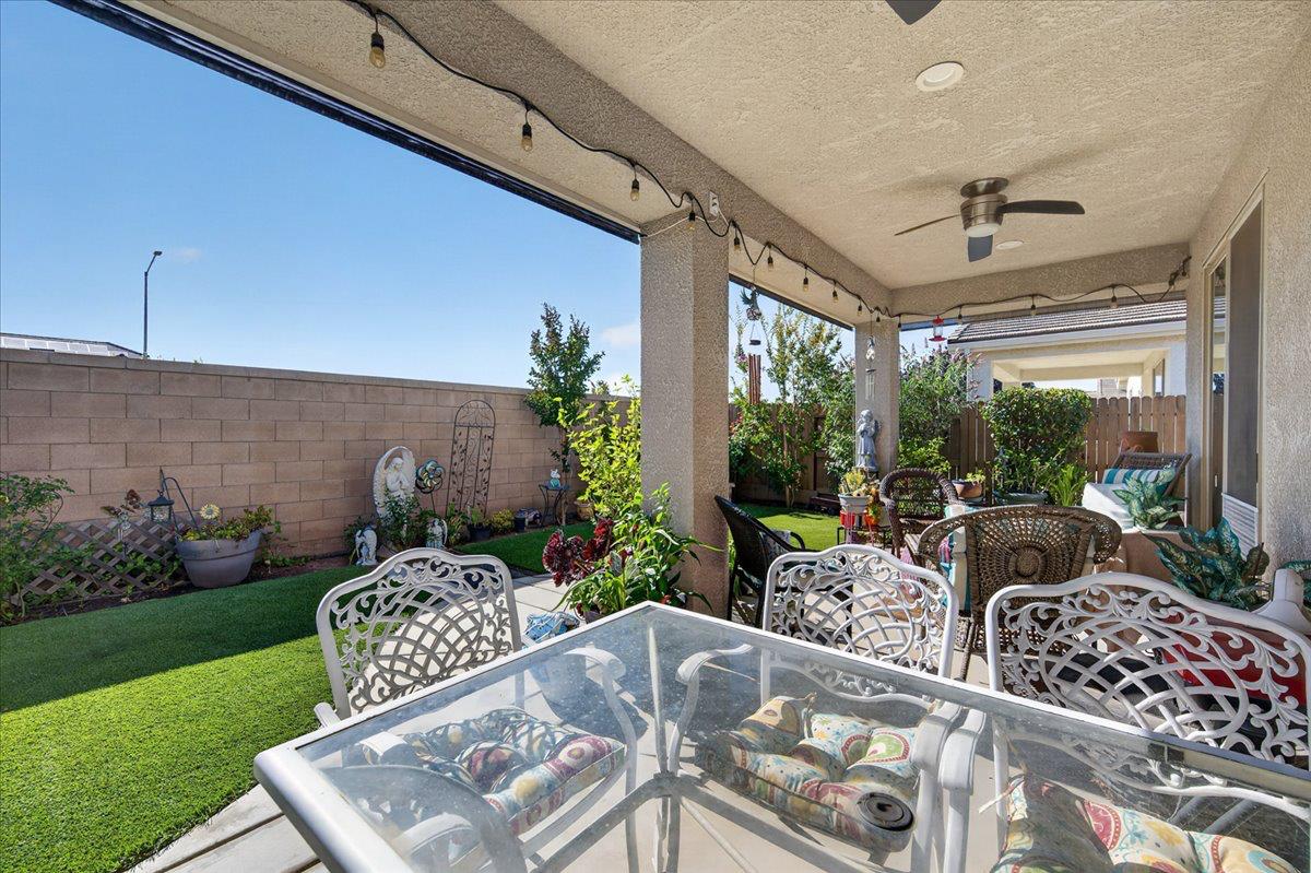 1056 Lindsay Ln, Clovis, CA 93619