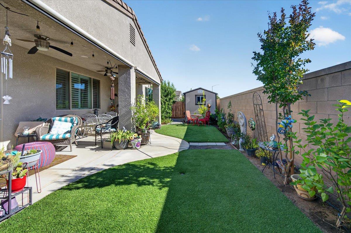1056 Lindsay Ln, Clovis, CA 93619
