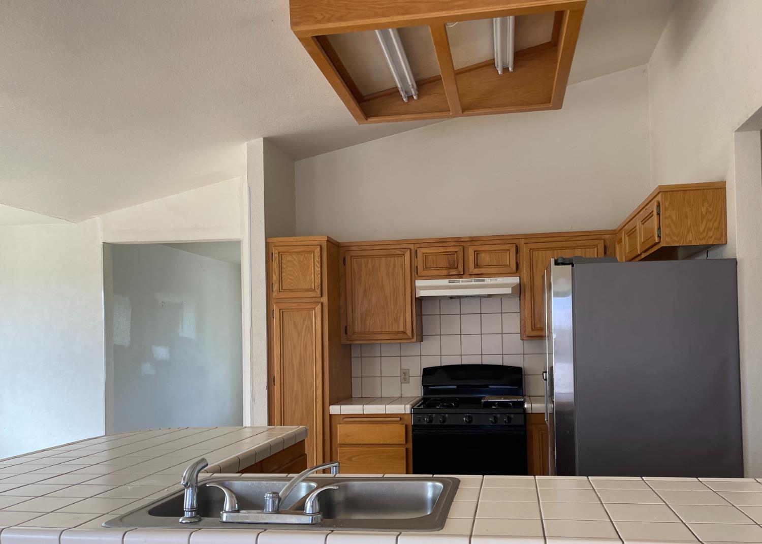 438 Buckeye Springs St, Coalinga, CA 93210