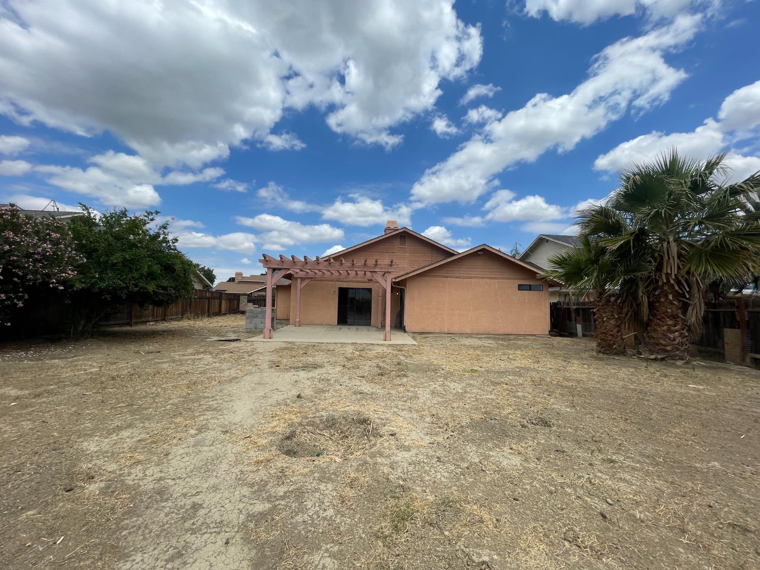 438 Buckeye Springs St, Coalinga, CA 93210