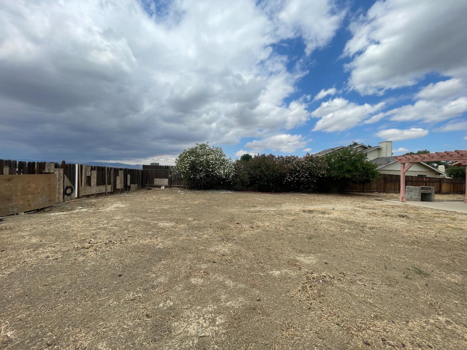 438 Buckeye Springs St, Coalinga, CA 93210