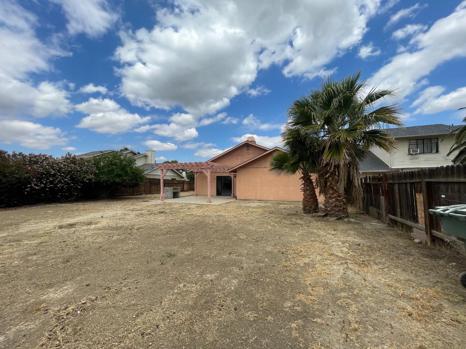 438 Buckeye Springs St, Coalinga, CA 93210