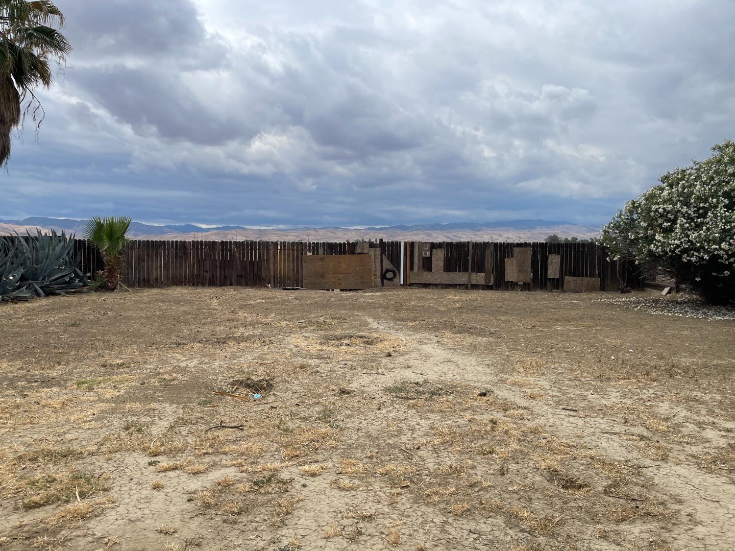 438 Buckeye Springs St, Coalinga, CA 93210