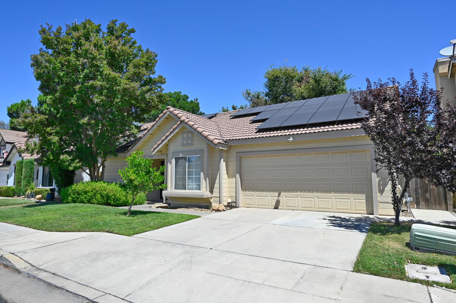 239 W Fallbrook Ave, Clovis, CA 93611