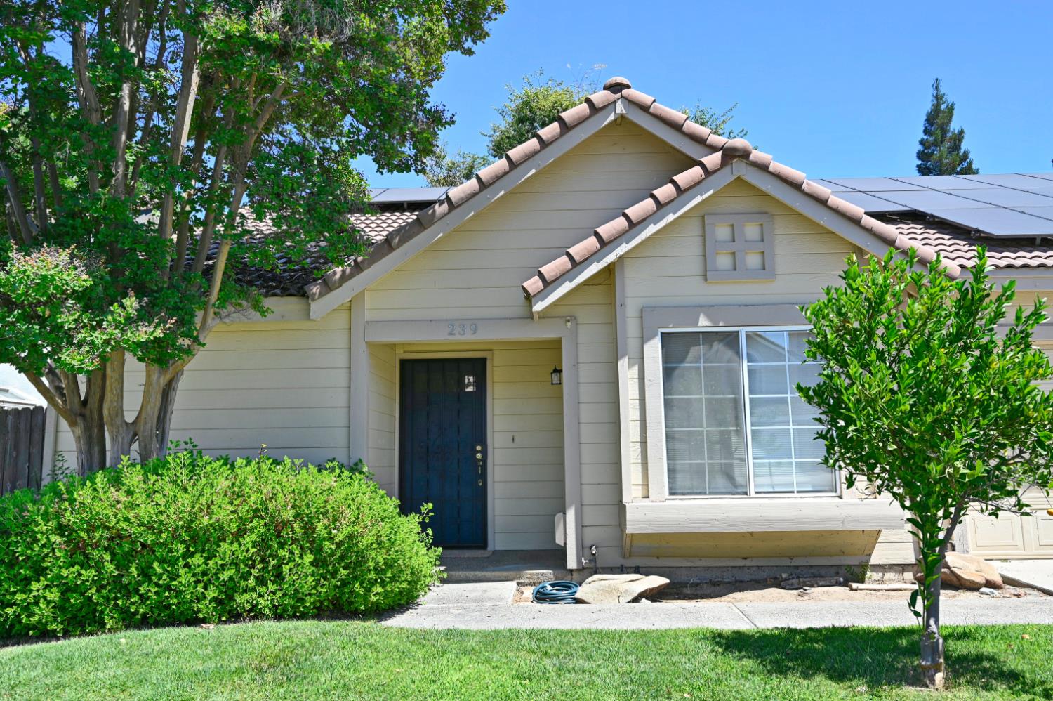 239 W Fallbrook Ave, Clovis, CA 93611
