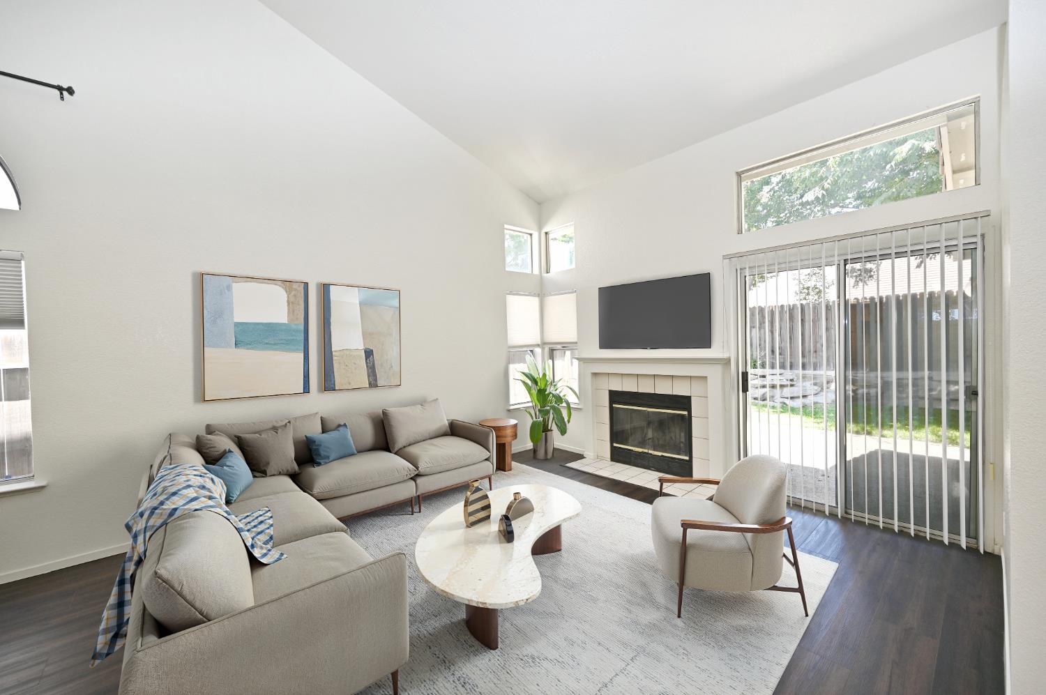 239 W Fallbrook Ave, Clovis, CA 93611