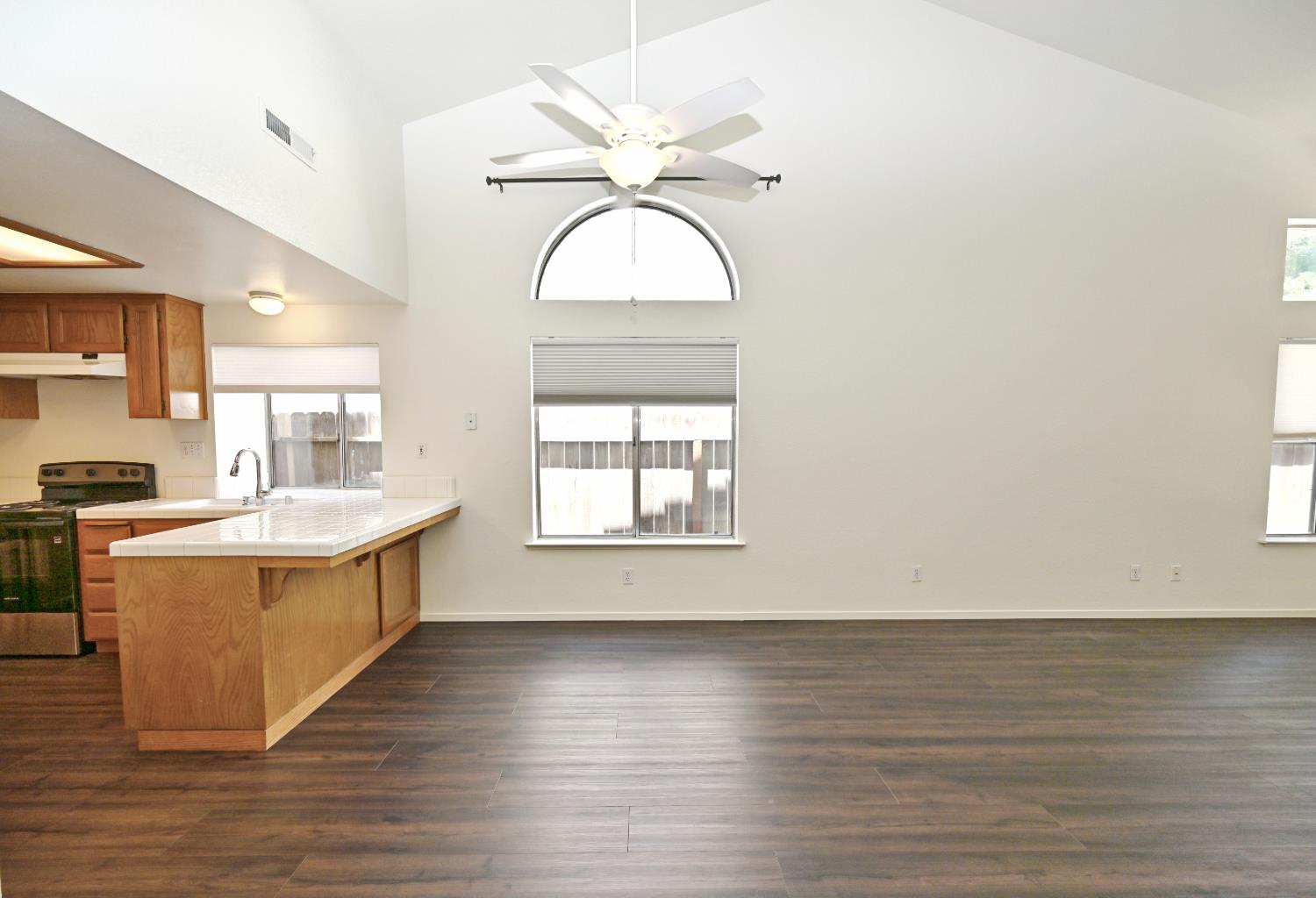 239 W Fallbrook Ave, Clovis, CA 93611