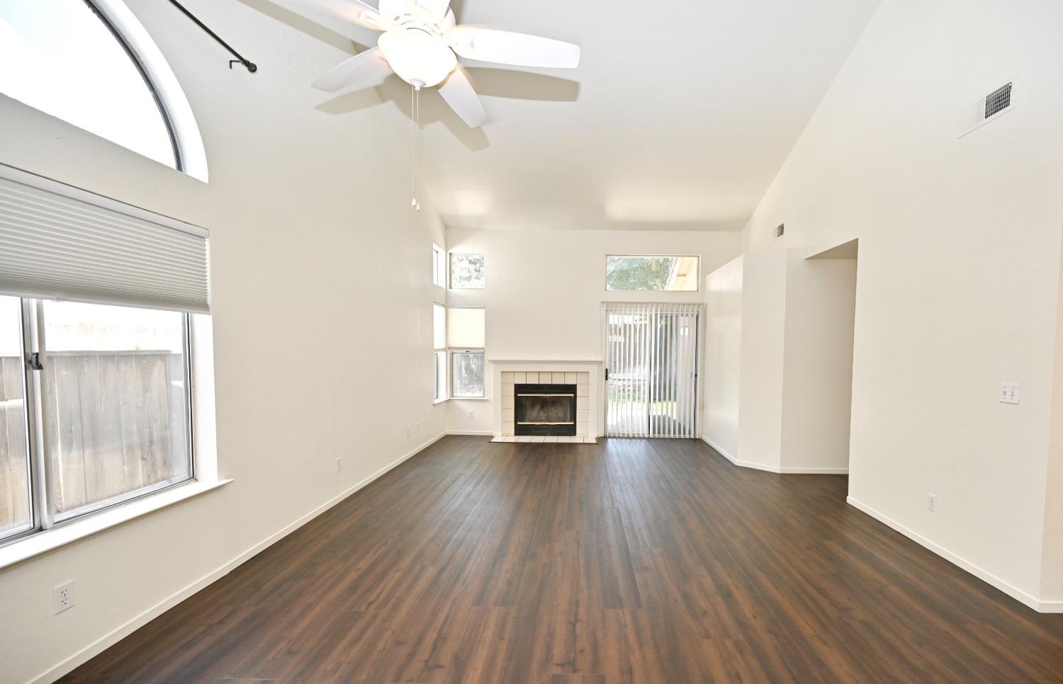 239 W Fallbrook Ave, Clovis, CA 93611