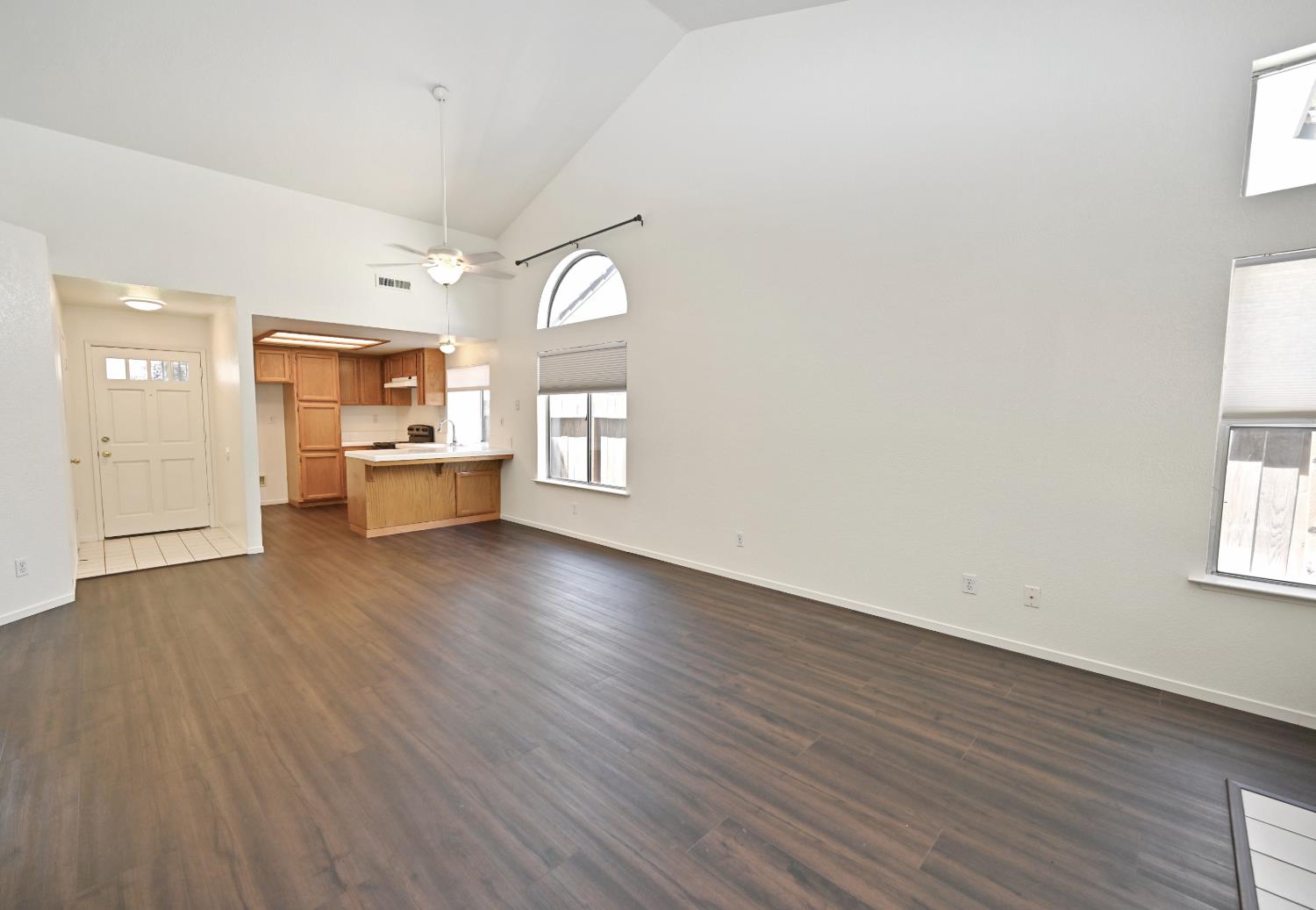 239 W Fallbrook Ave, Clovis, CA 93611