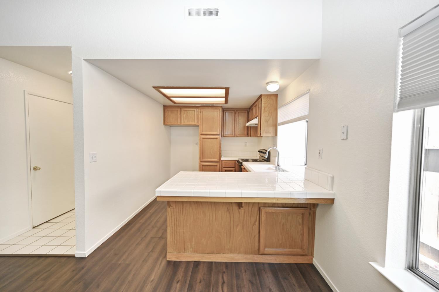 239 W Fallbrook Ave, Clovis, CA 93611