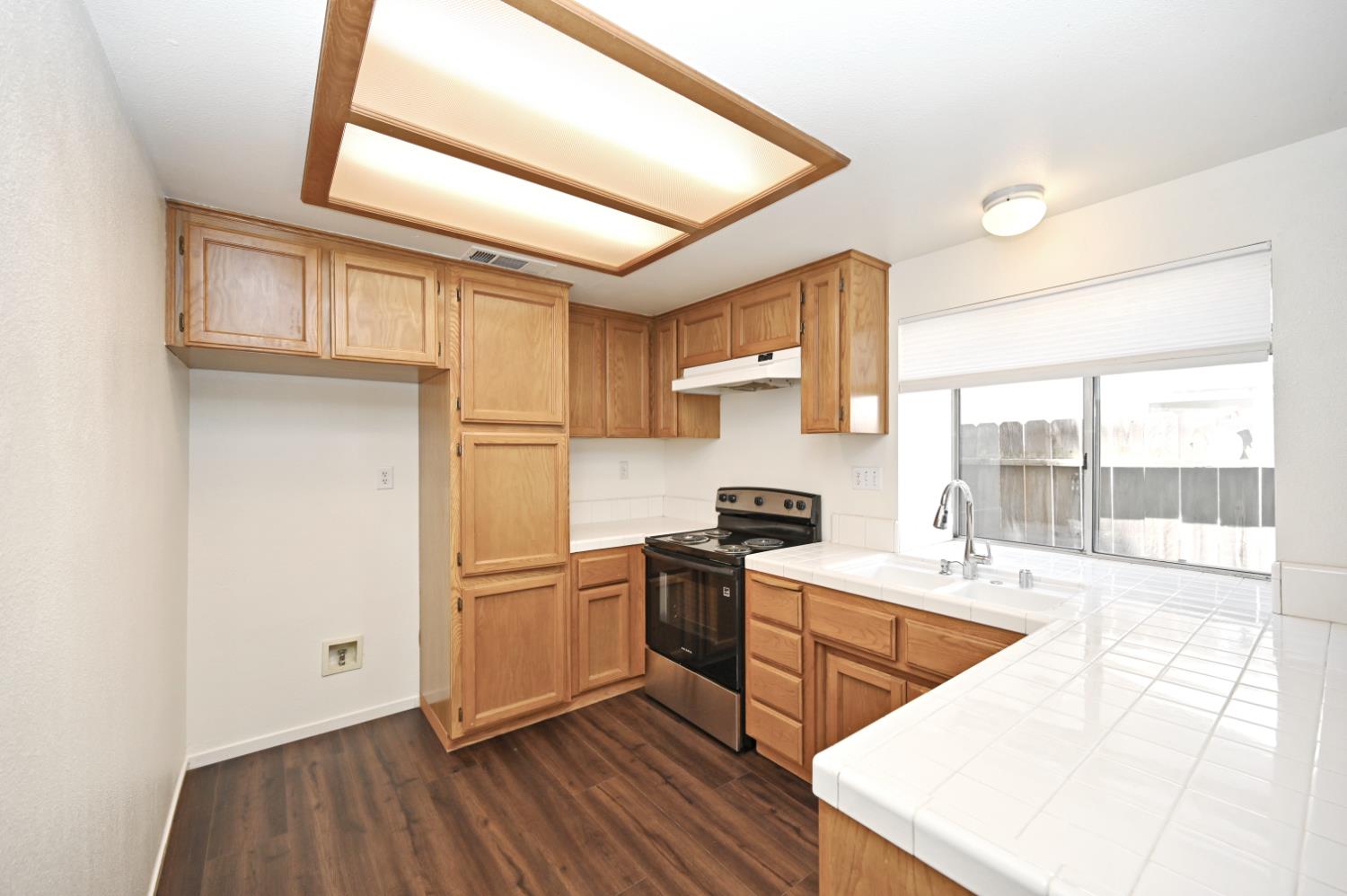 239 W Fallbrook Ave, Clovis, CA 93611