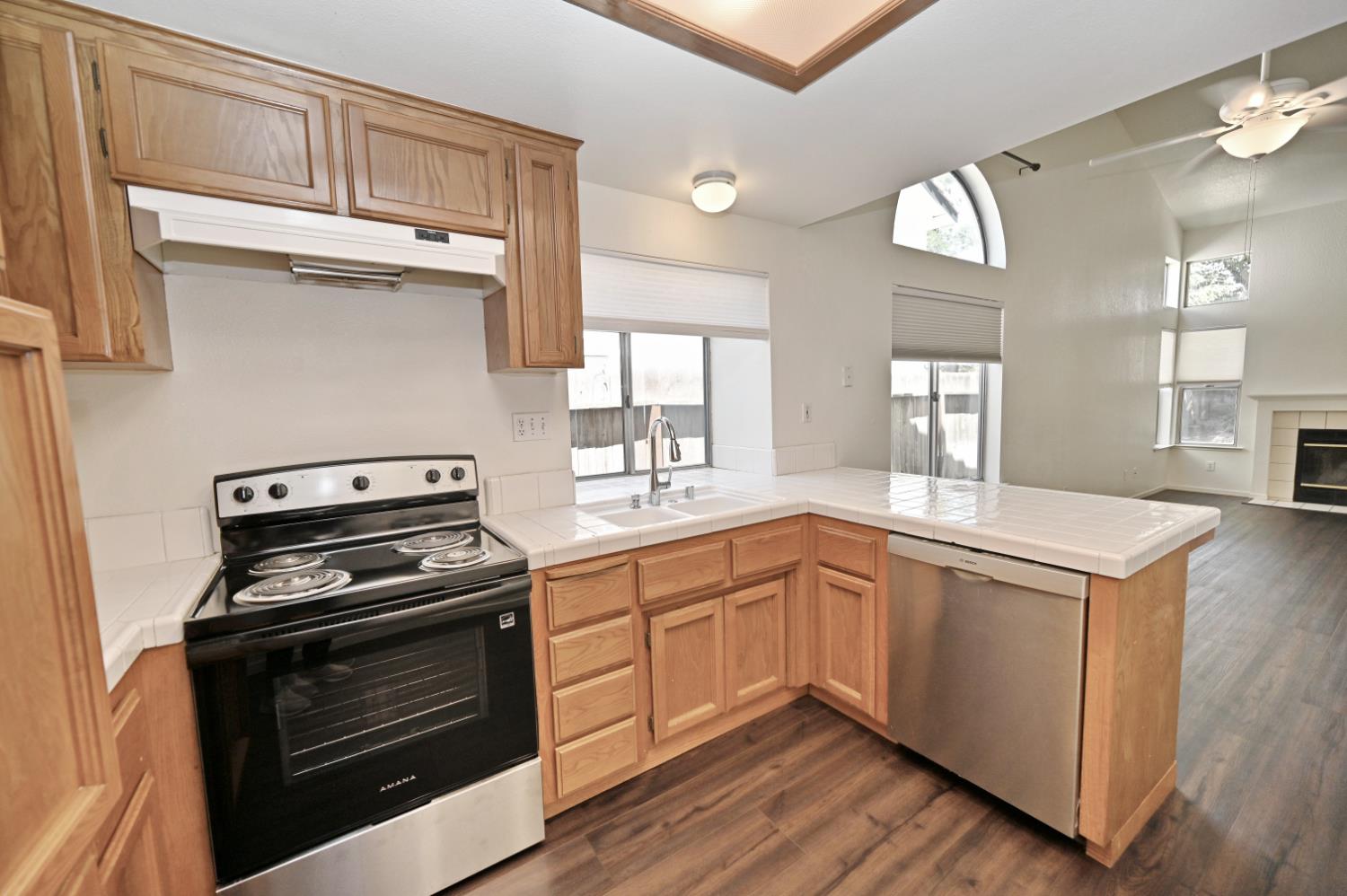 239 W Fallbrook Ave, Clovis, CA 93611