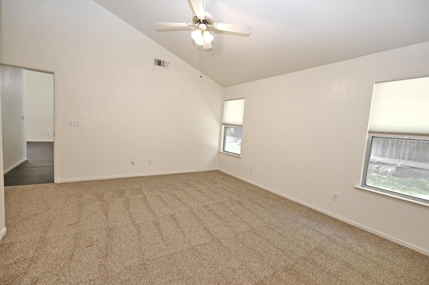 239 W Fallbrook Ave, Clovis, CA 93611