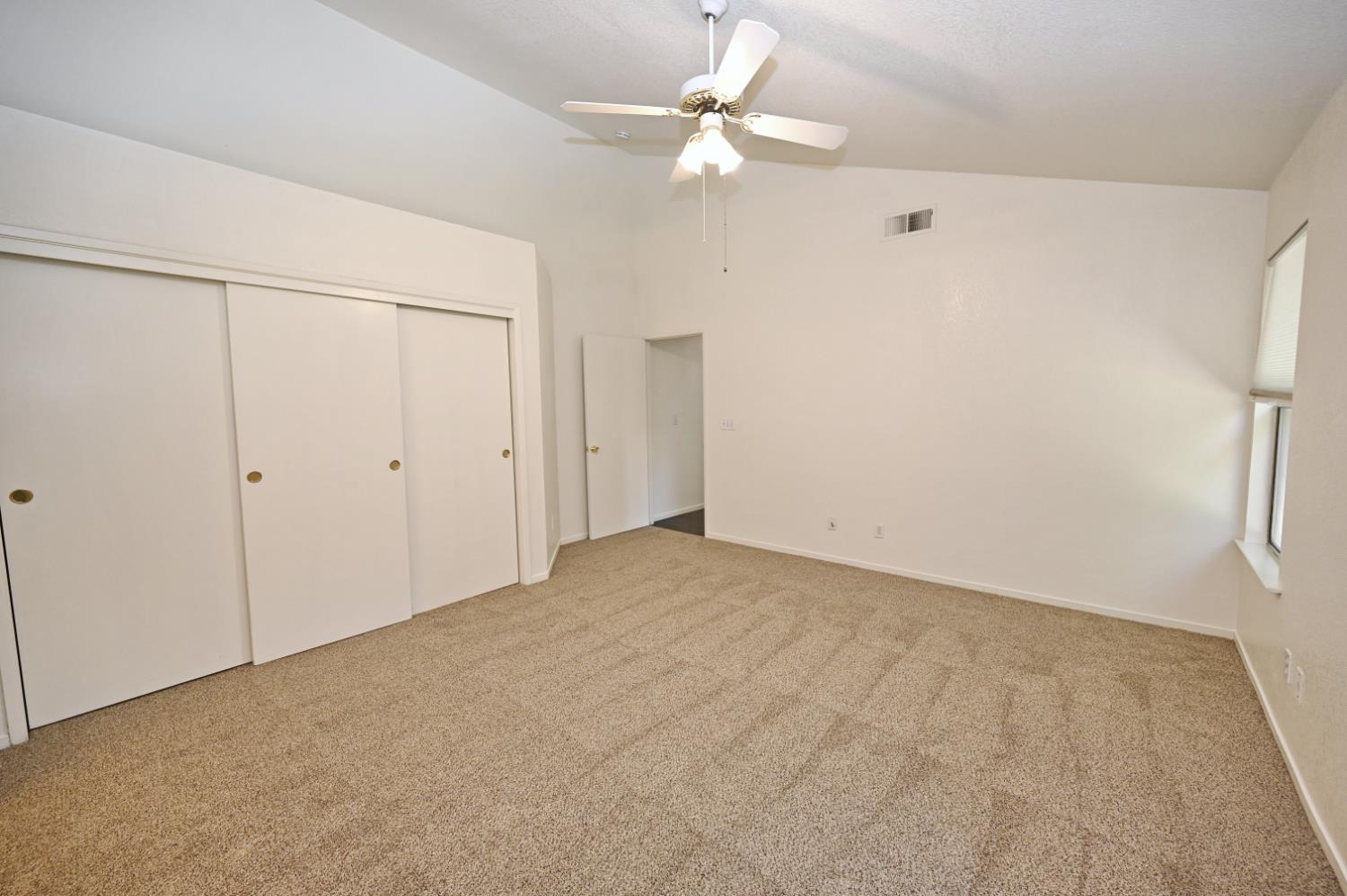 239 W Fallbrook Ave, Clovis, CA 93611