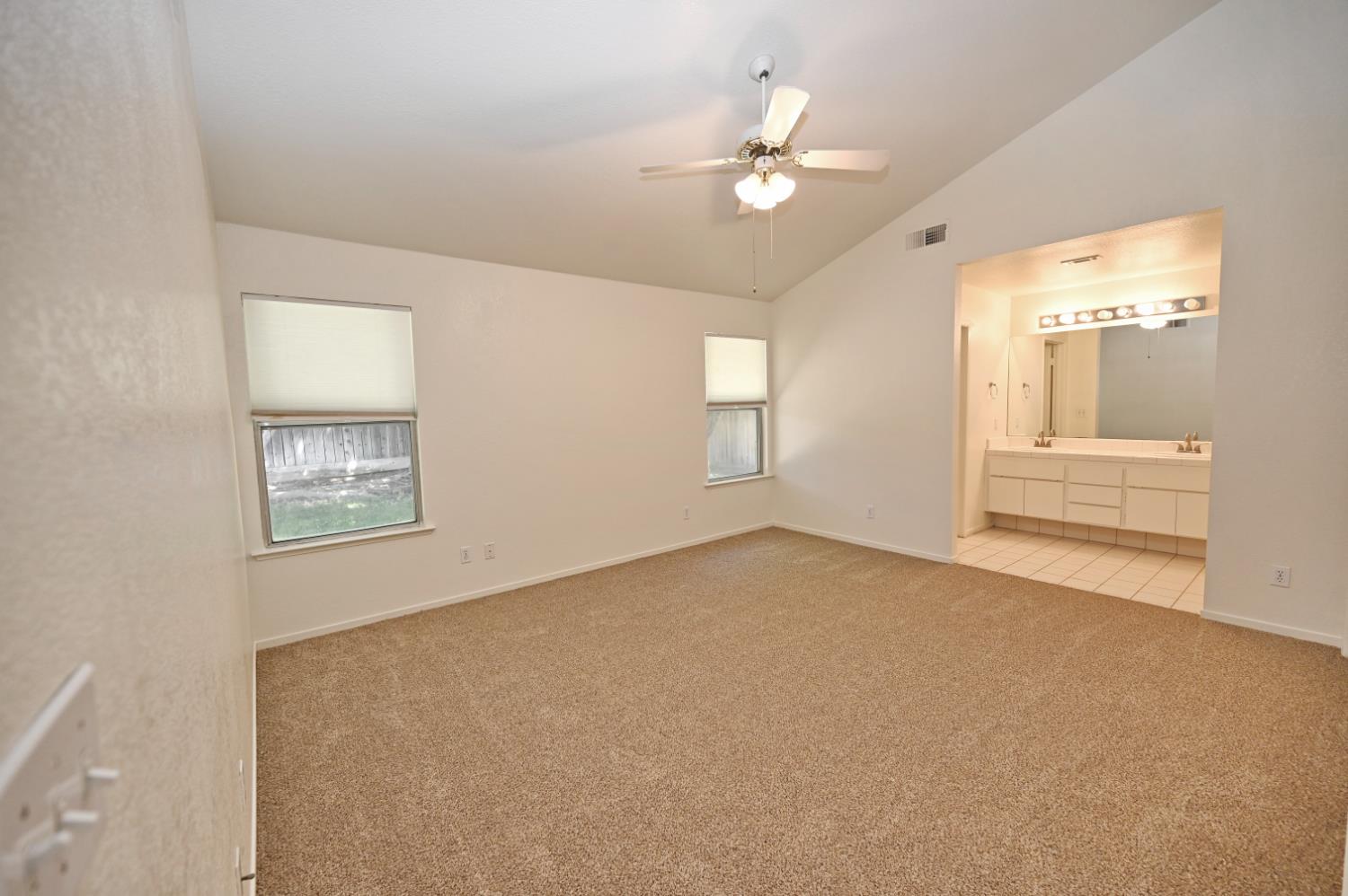 239 W Fallbrook Ave, Clovis, CA 93611
