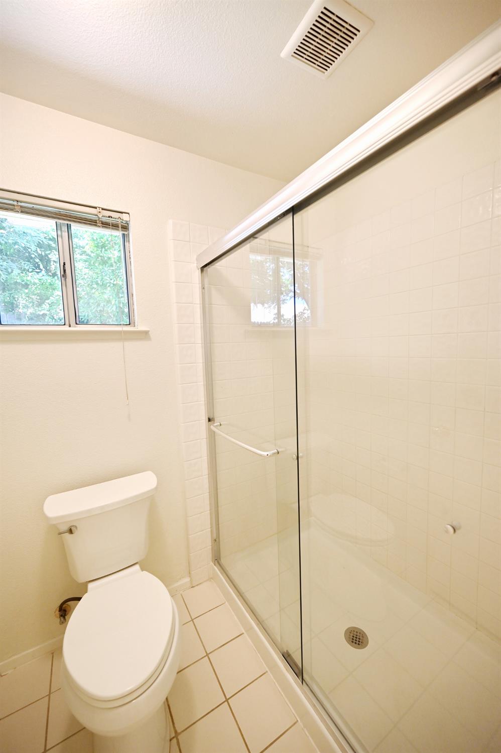 239 W Fallbrook Ave, Clovis, CA 93611