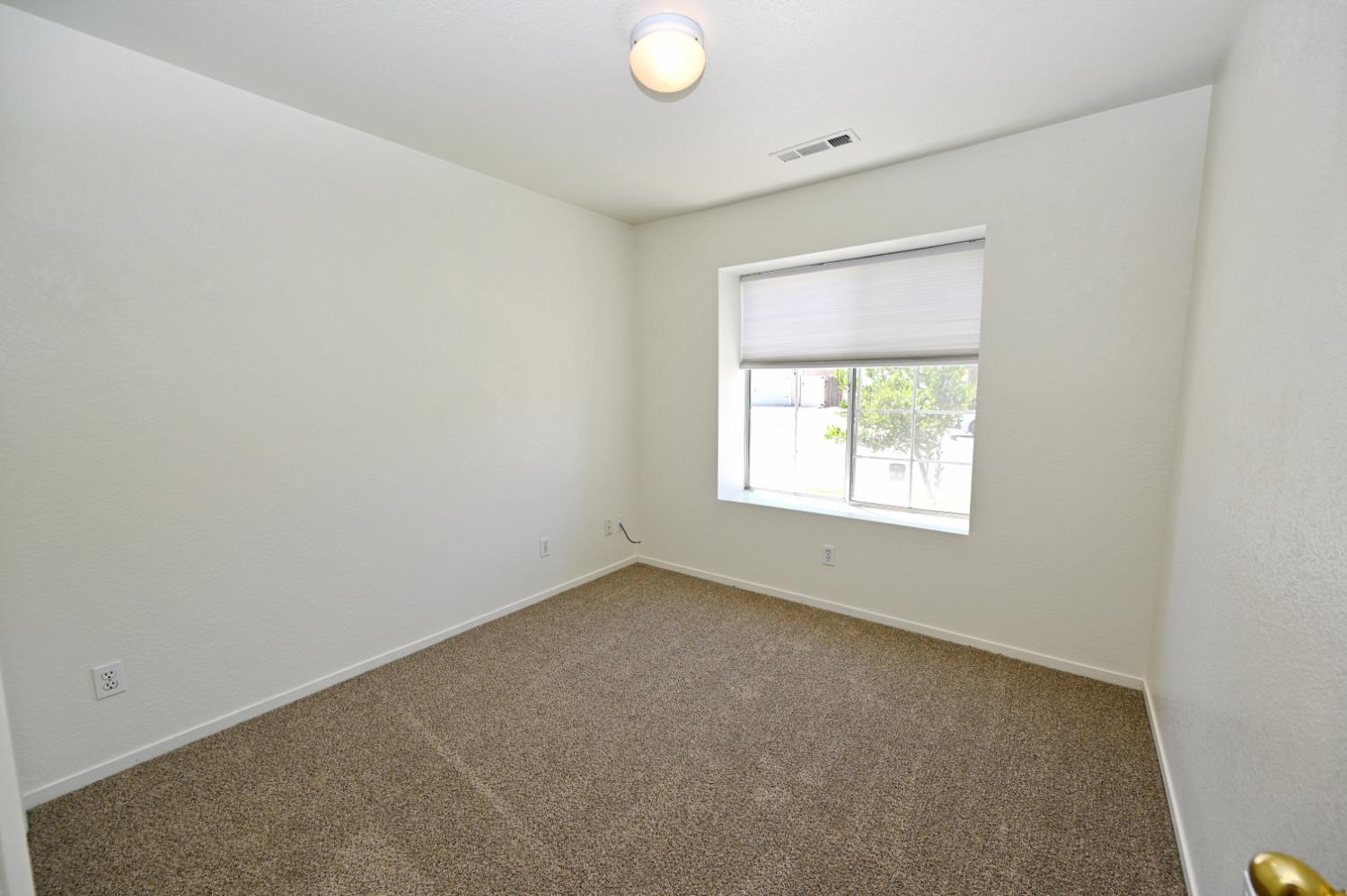 239 W Fallbrook Ave, Clovis, CA 93611