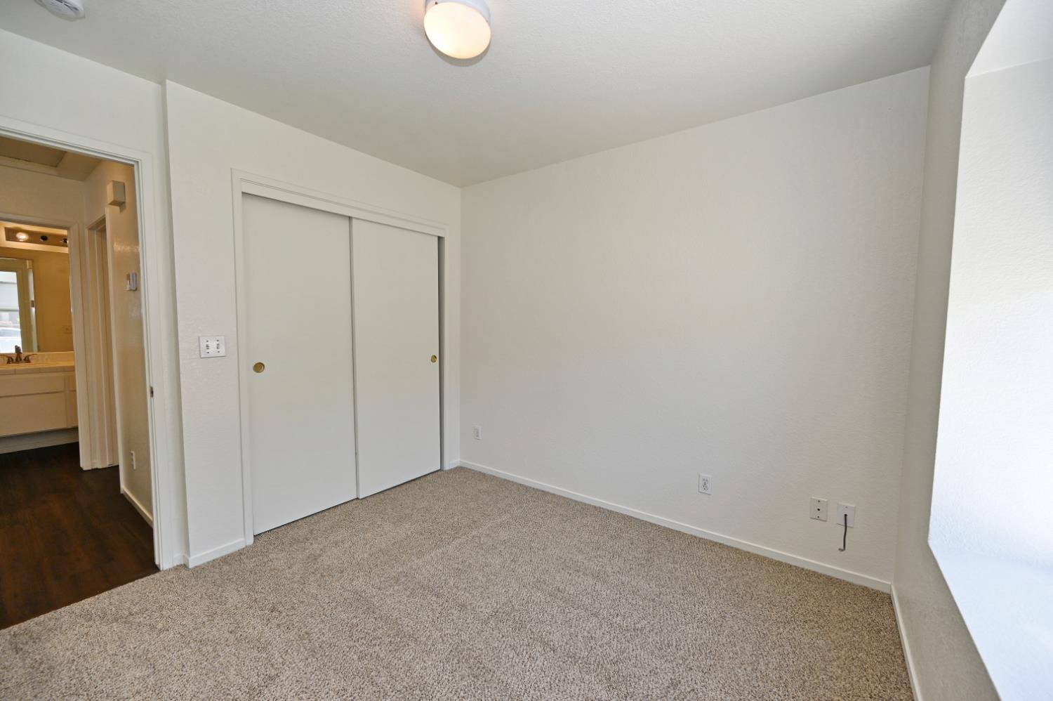 239 W Fallbrook Ave, Clovis, CA 93611
