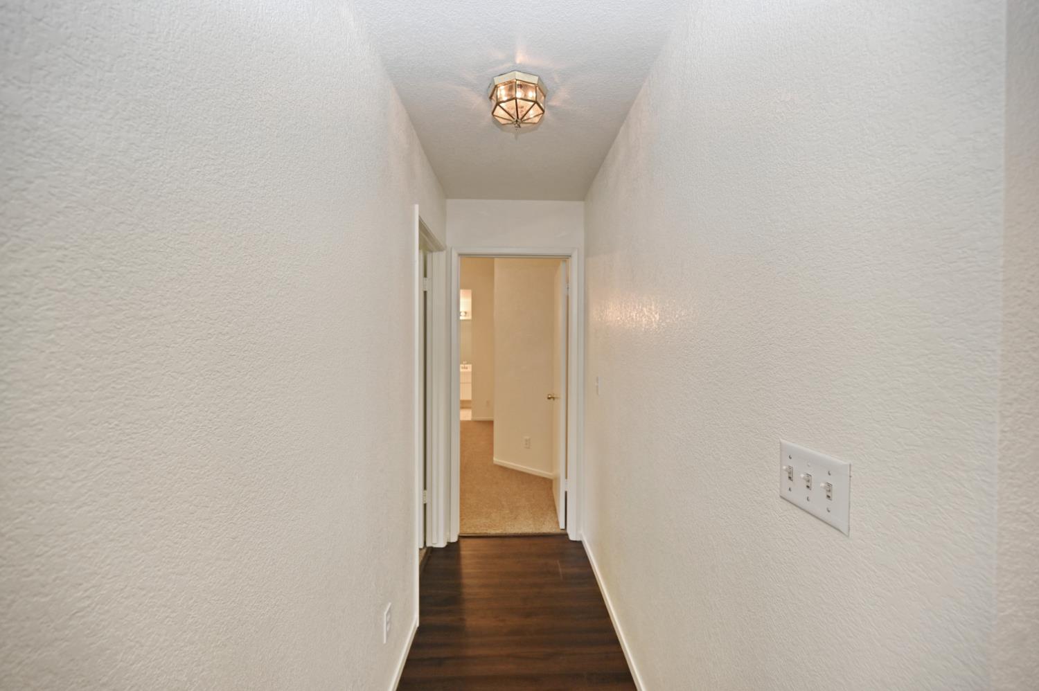 239 W Fallbrook Ave, Clovis, CA 93611