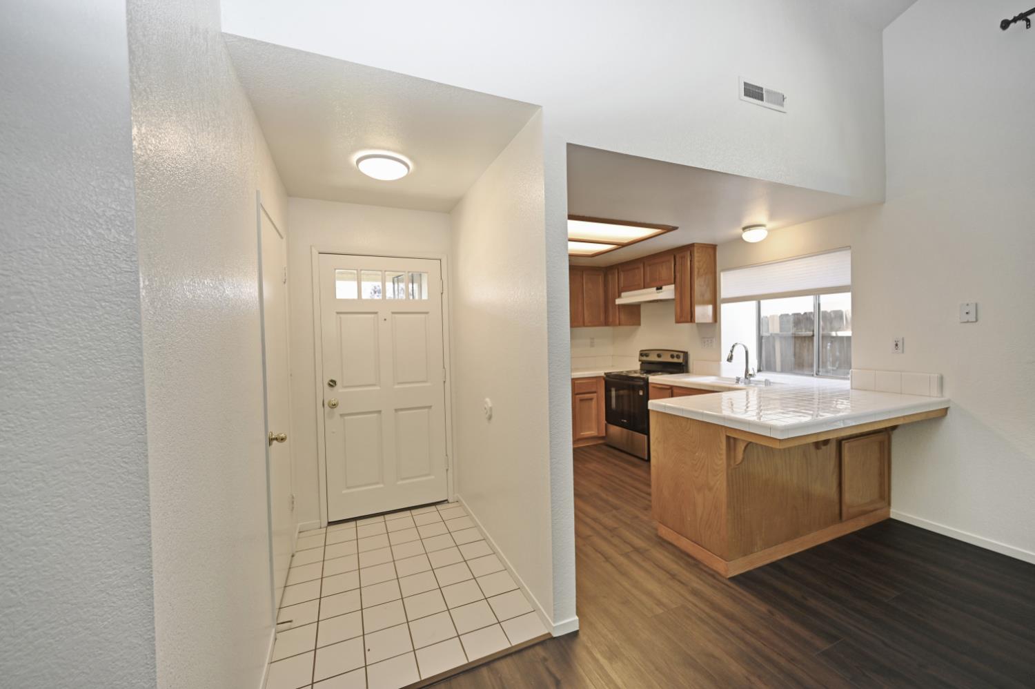 239 W Fallbrook Ave, Clovis, CA 93611