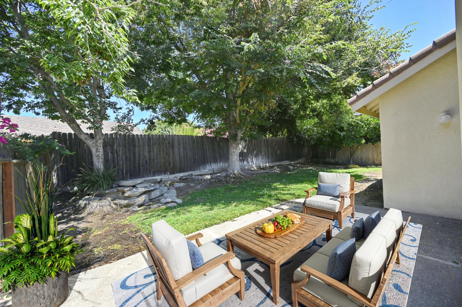 239 W Fallbrook Ave, Clovis, CA 93611