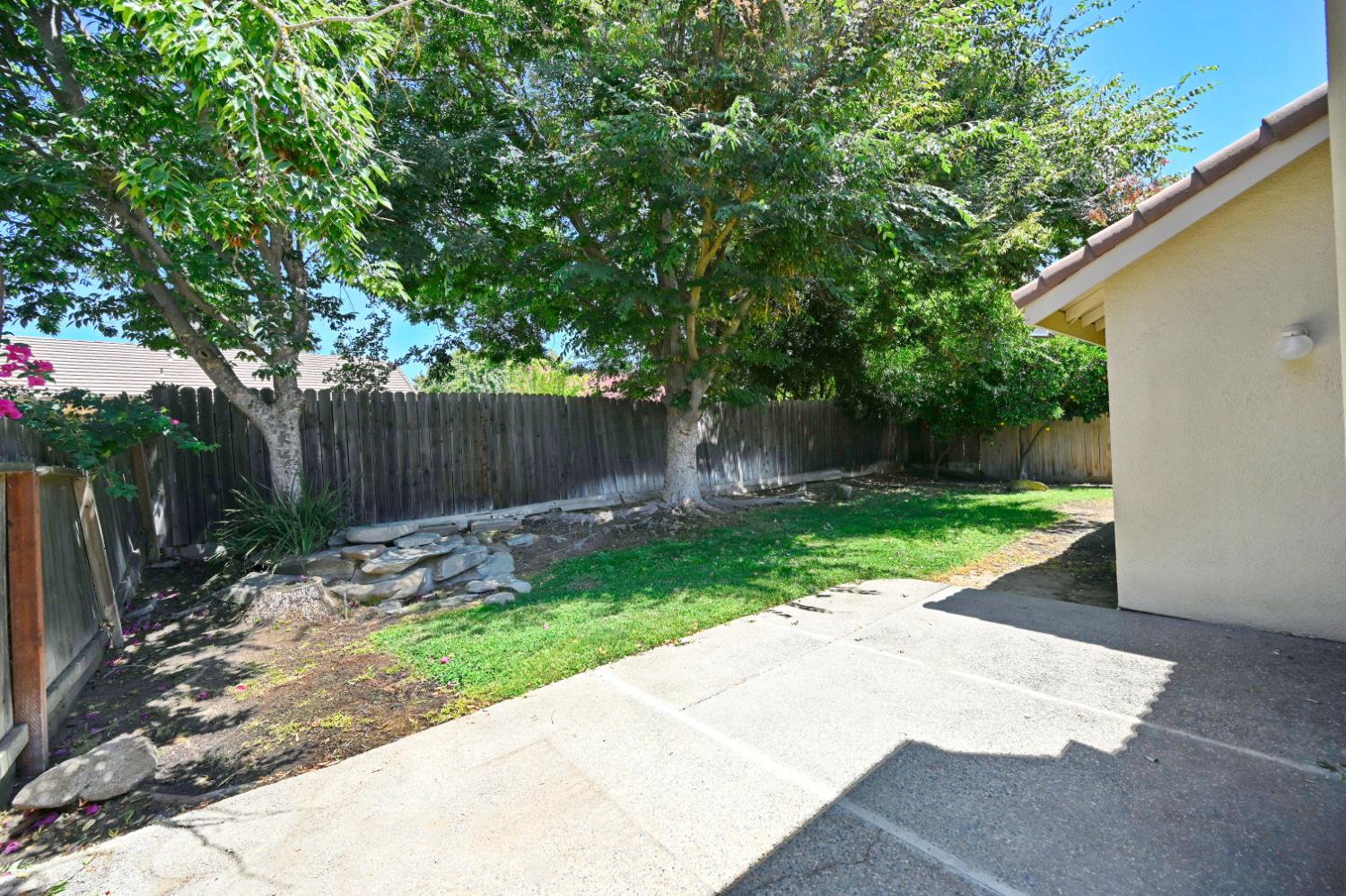 239 W Fallbrook Ave, Clovis, CA 93611