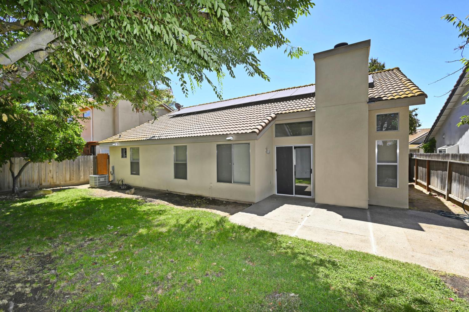 239 W Fallbrook Ave, Clovis, CA 93611