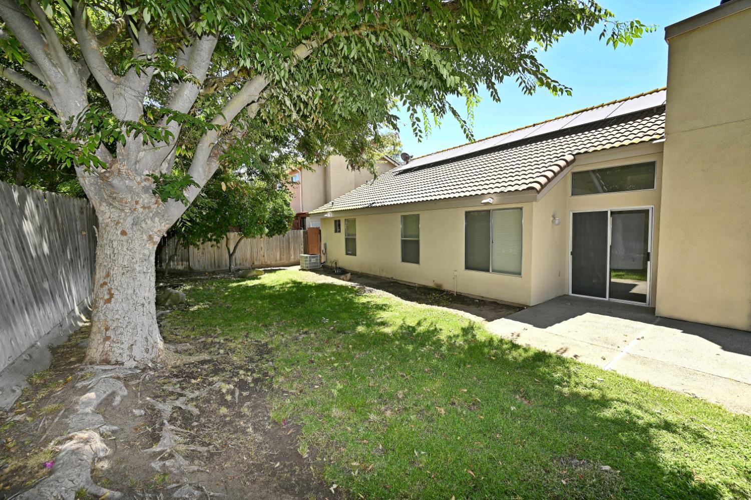 239 W Fallbrook Ave, Clovis, CA 93611