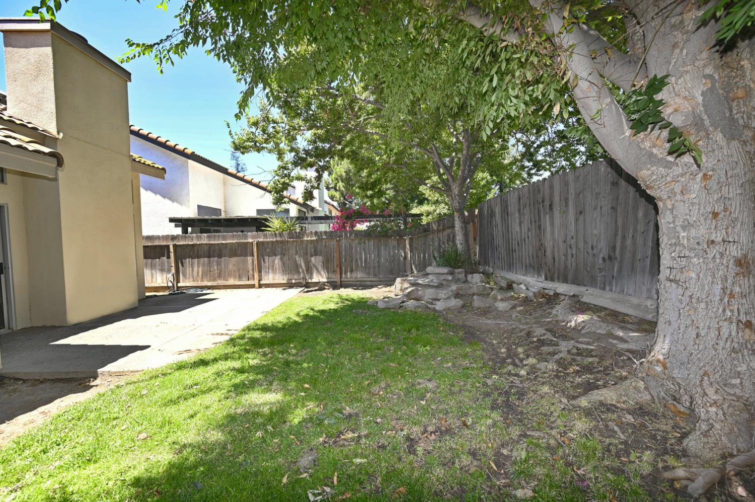 239 W Fallbrook Ave, Clovis, CA 93611