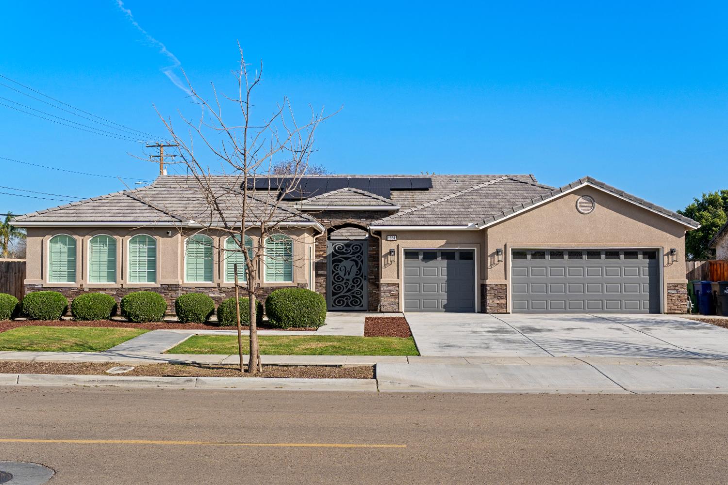 1684 W Berkshire Ln, Hanford, CA 93230