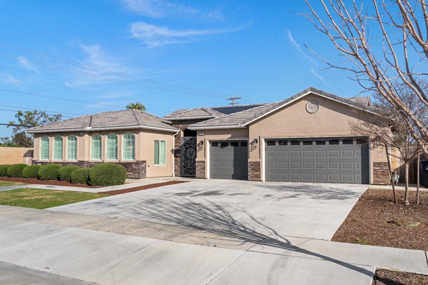 1684 W Berkshire Ln, Hanford, CA 93230