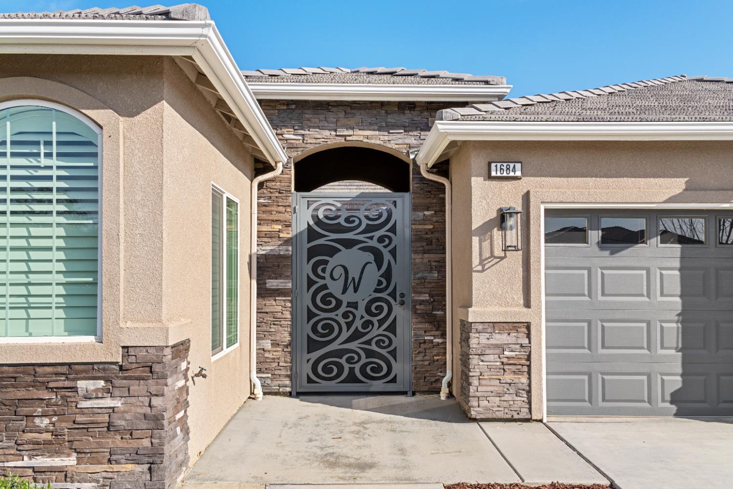 1684 W Berkshire Ln, Hanford, CA 93230