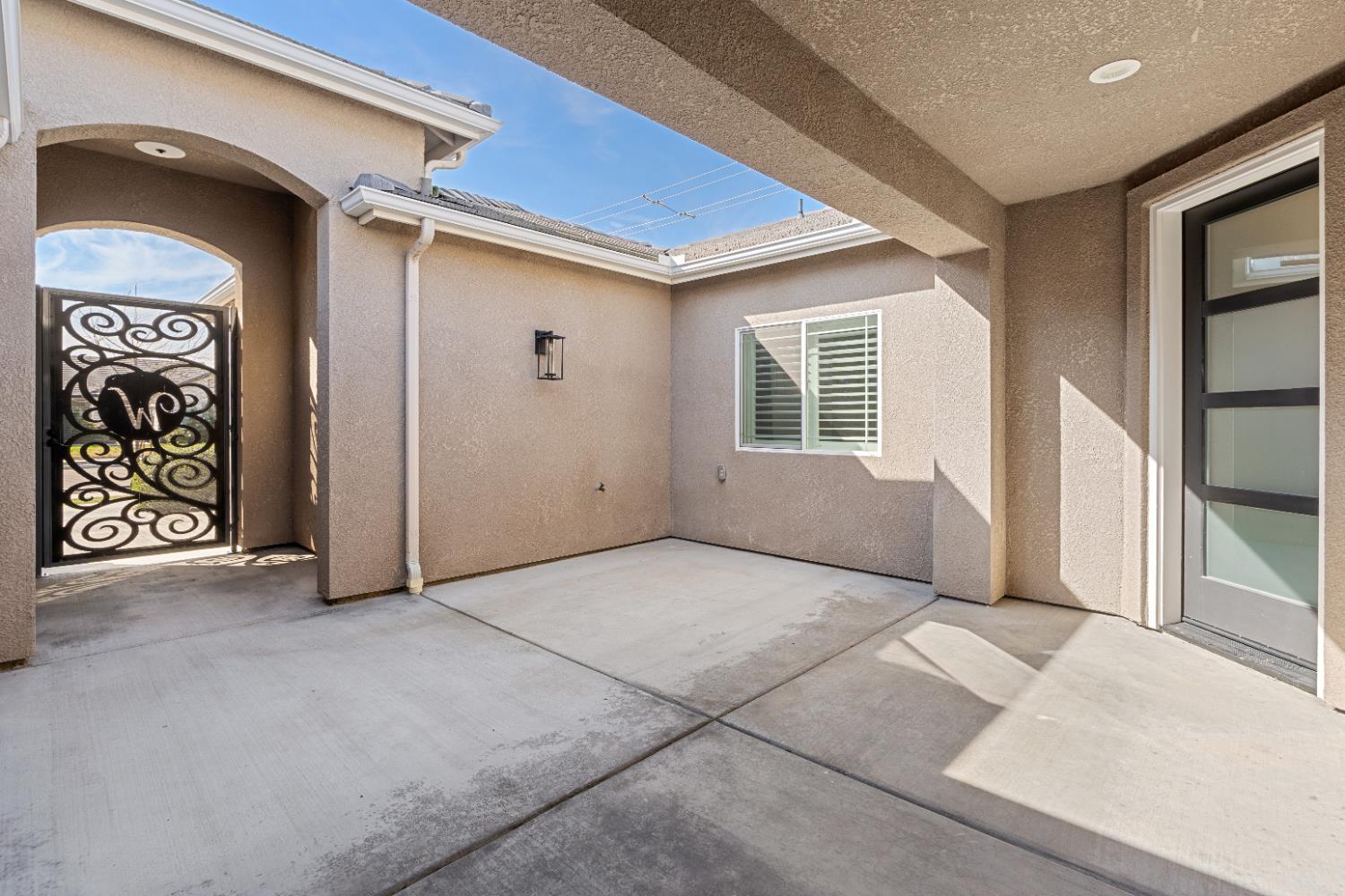 1684 W Berkshire Ln, Hanford, CA 93230