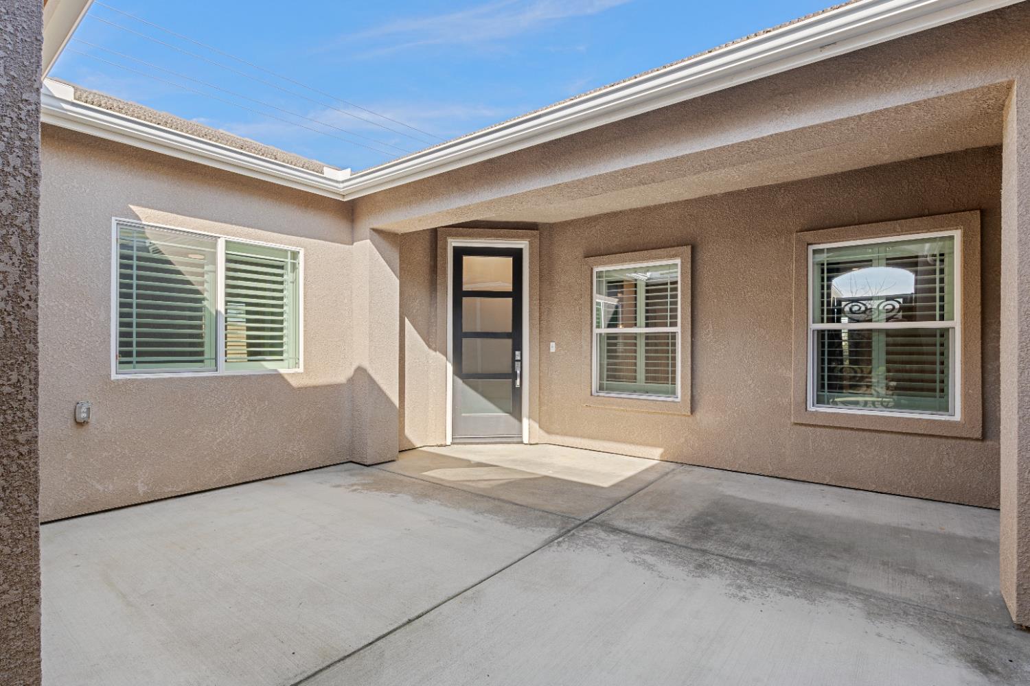 1684 W Berkshire Ln, Hanford, CA 93230