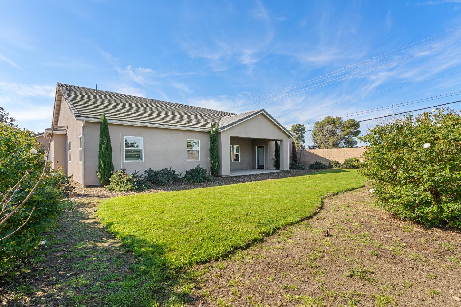 1684 W Berkshire Ln, Hanford, CA 93230