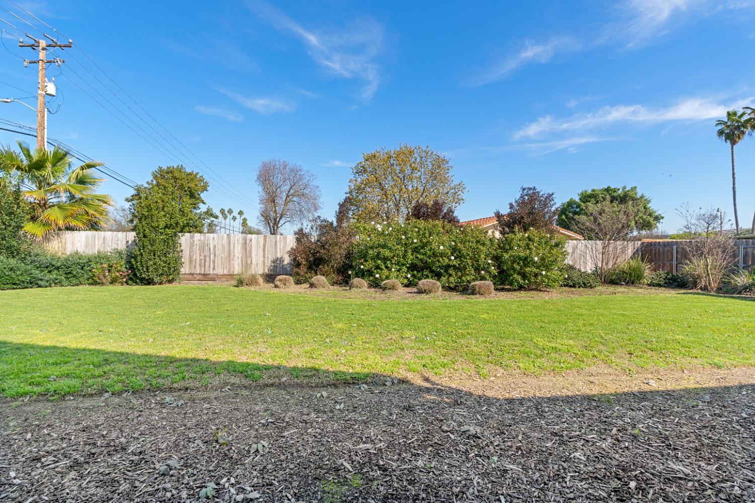 1684 W Berkshire Ln, Hanford, CA 93230