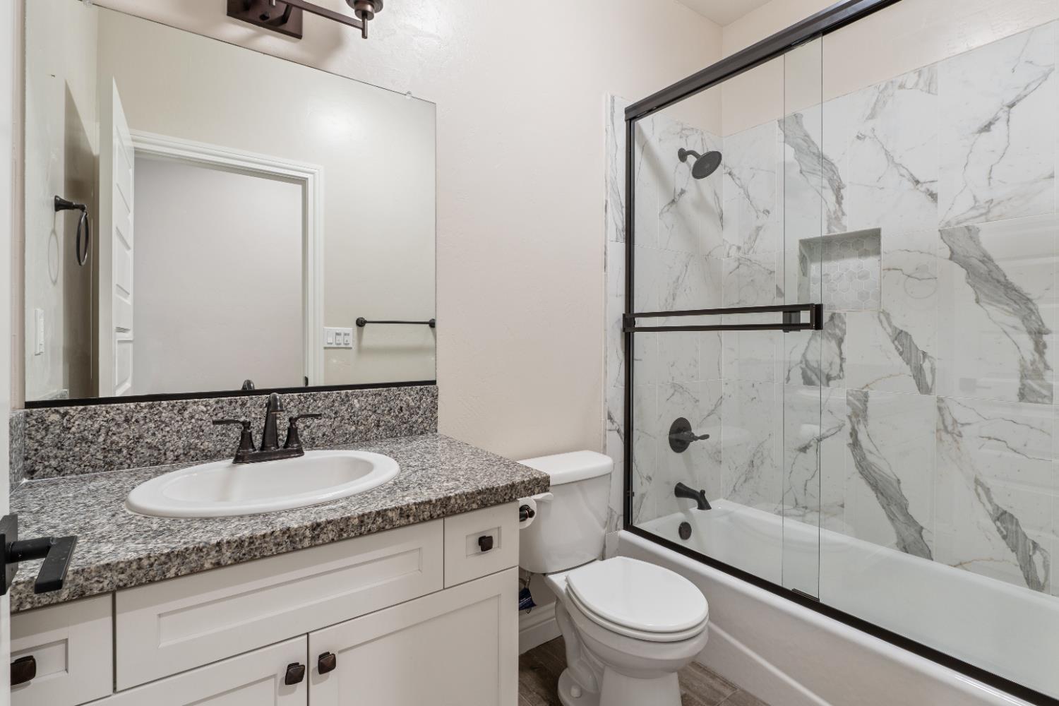1684 W Berkshire Ln, Hanford, CA 93230