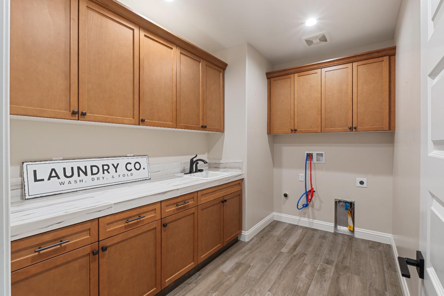 1684 W Berkshire Ln, Hanford, CA 93230