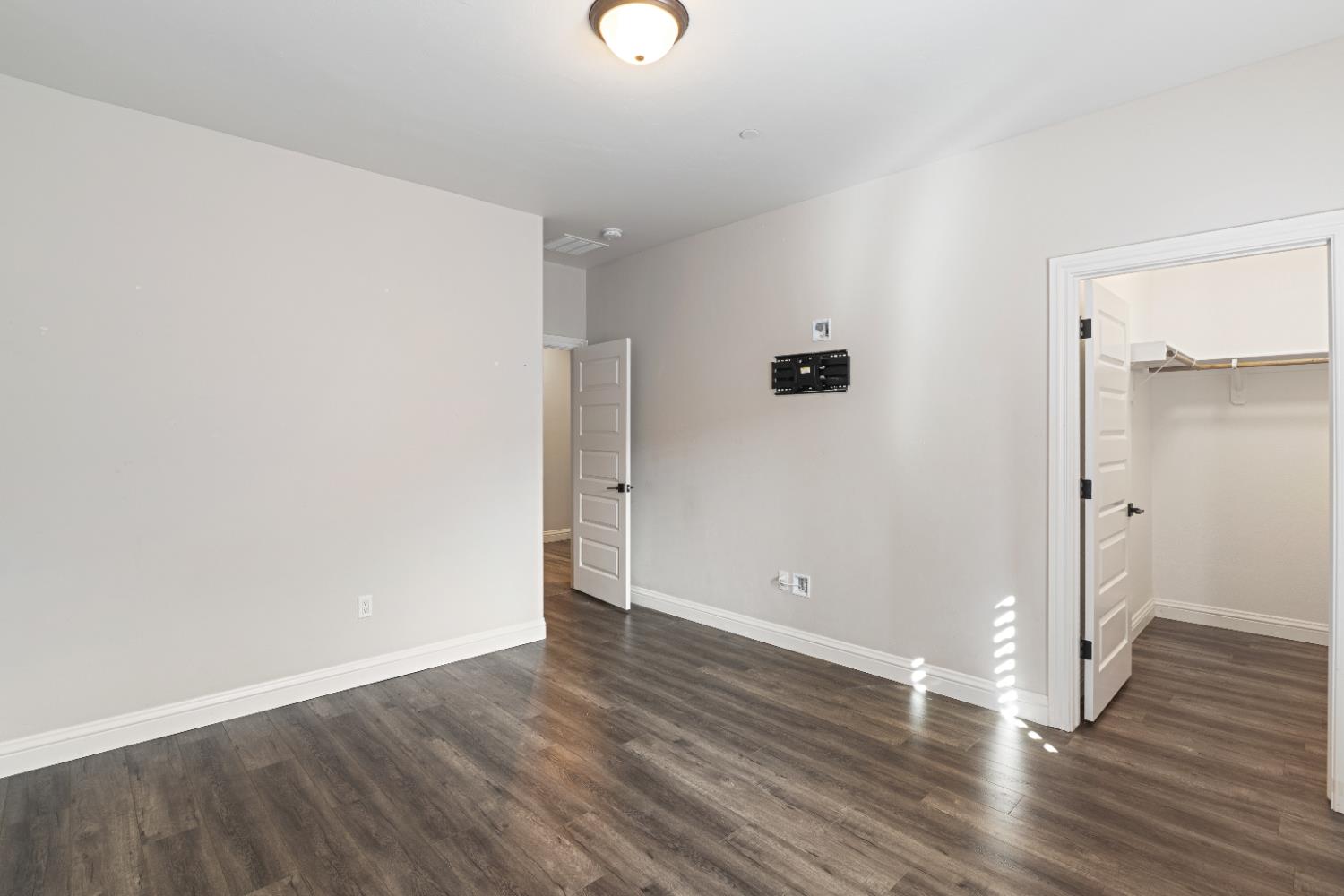 1684 W Berkshire Ln, Hanford, CA 93230