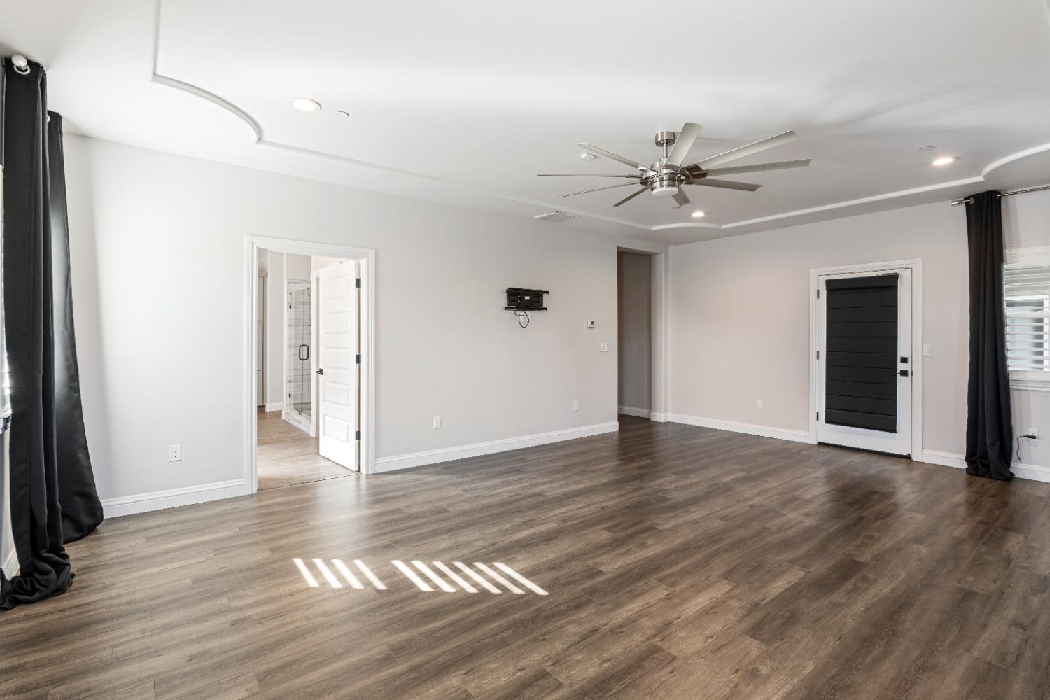 1684 W Berkshire Ln, Hanford, CA 93230