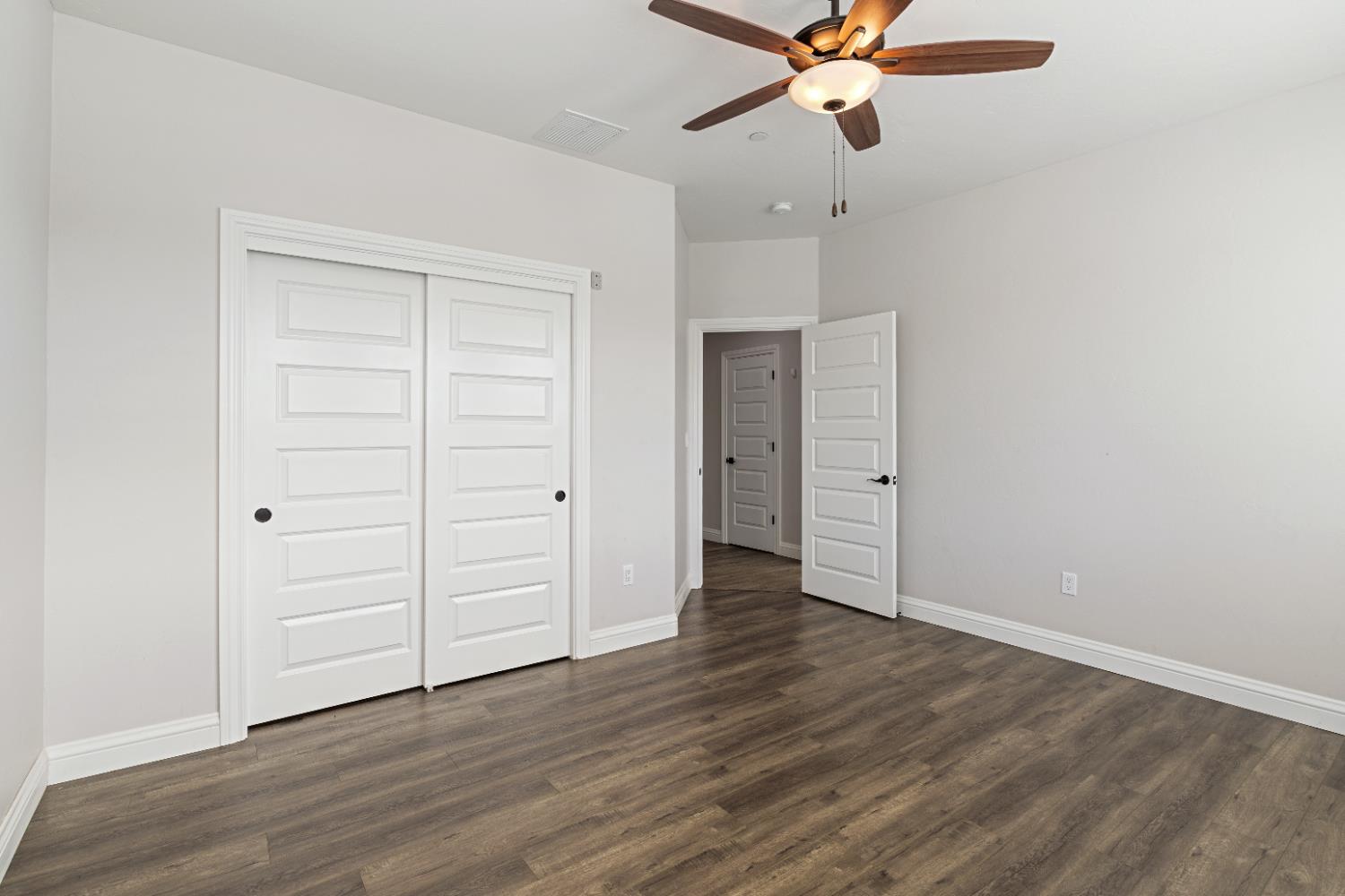 1684 W Berkshire Ln, Hanford, CA 93230
